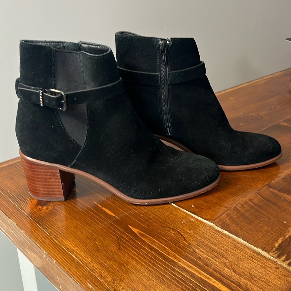 Gianni Bini size 8 black suede booties. 2 1/2 inch heel.